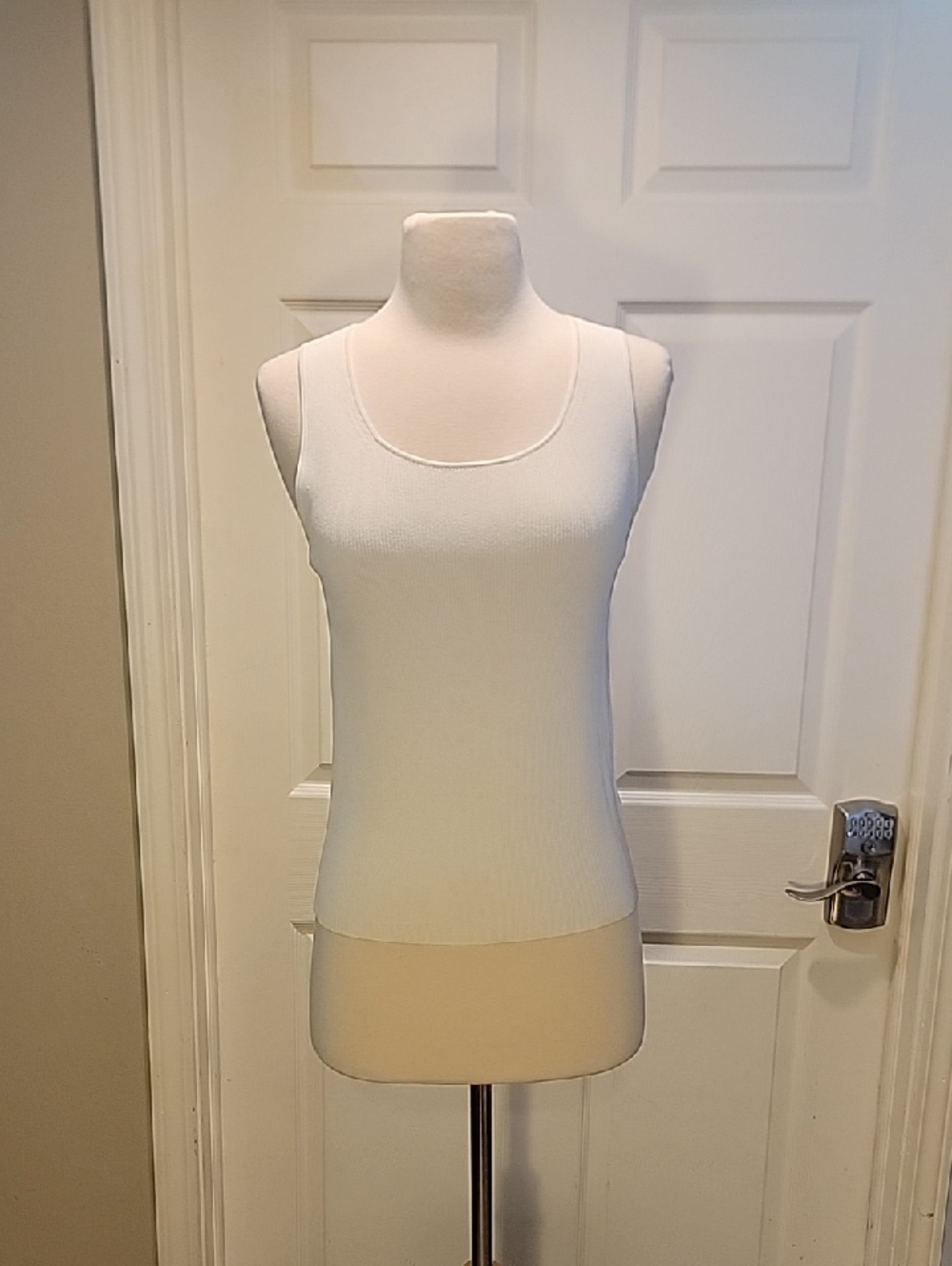 Ellen Tracy Tank Top. Size Medium